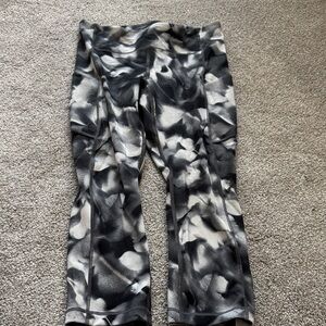 Black and White Patterned Leggings luluemelon size 6